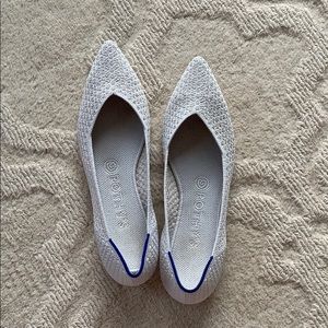 Rothys salt honeycomb points size 8